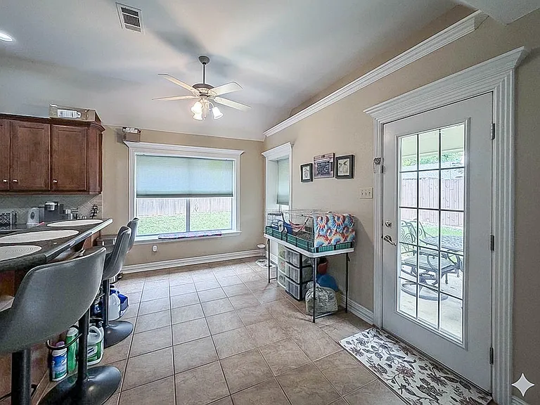 920 Carousel Dr — Photo 12