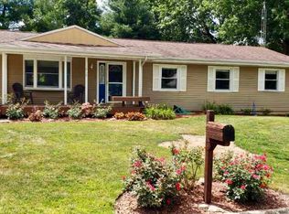 1212 Debbie Ln, Macomb, IL 61455