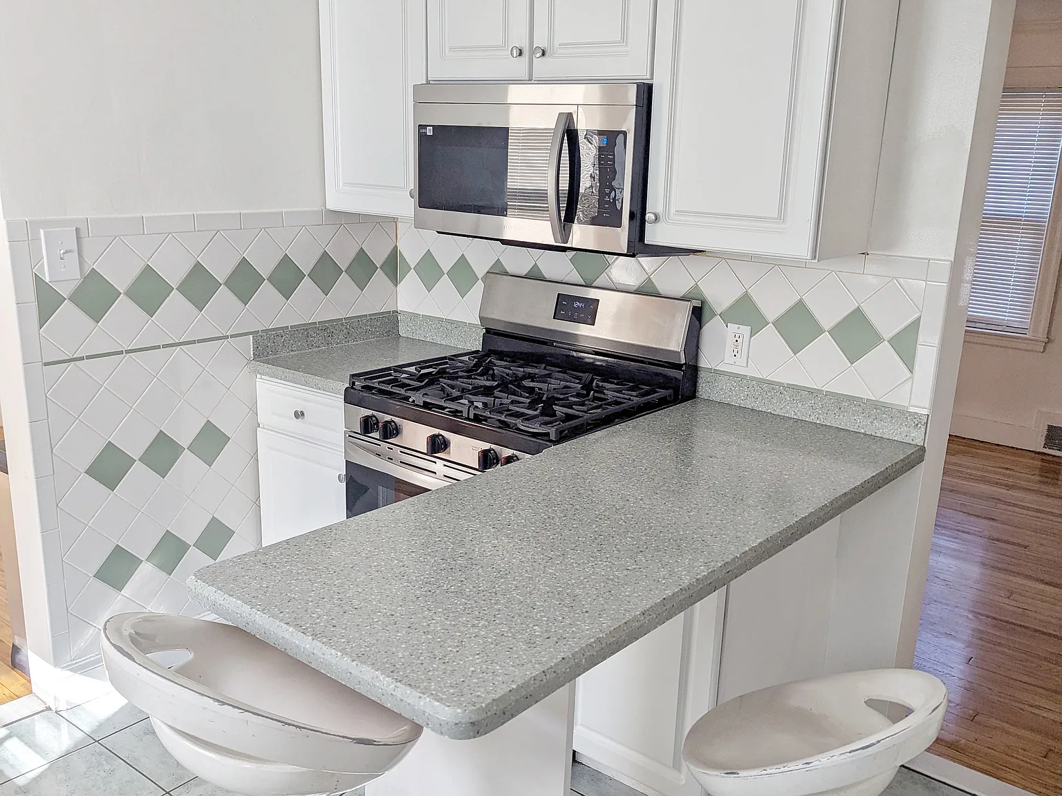 3 bed, 1080 sqft, $2,800 — Photo 3