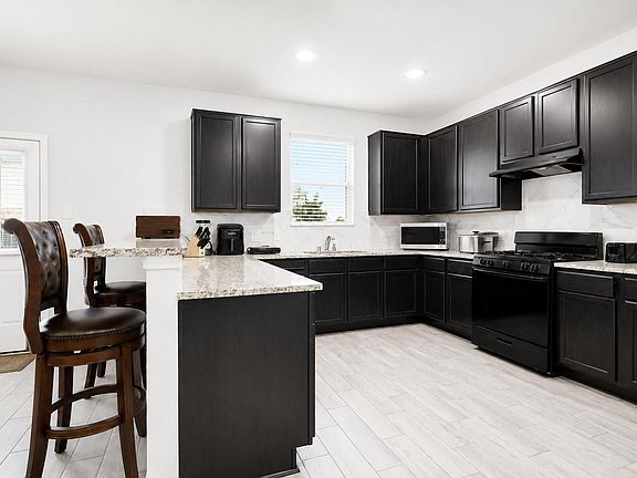 4th image of 128 Shining Point Dr