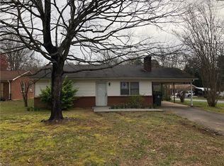 325 Creekway Ct, Winston Salem, NC 27104