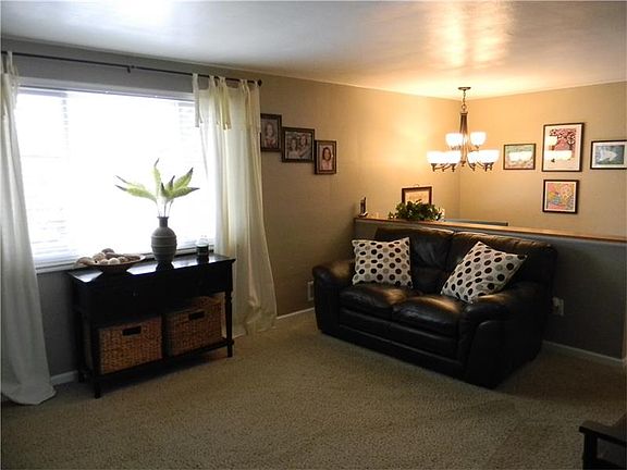5th image of 154 Castle Dr