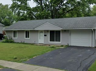 507 E Birch Dr, Glenwood, IL