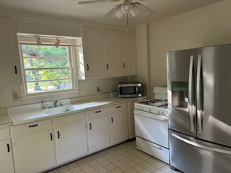 506 Westchester Dr — Photo 7