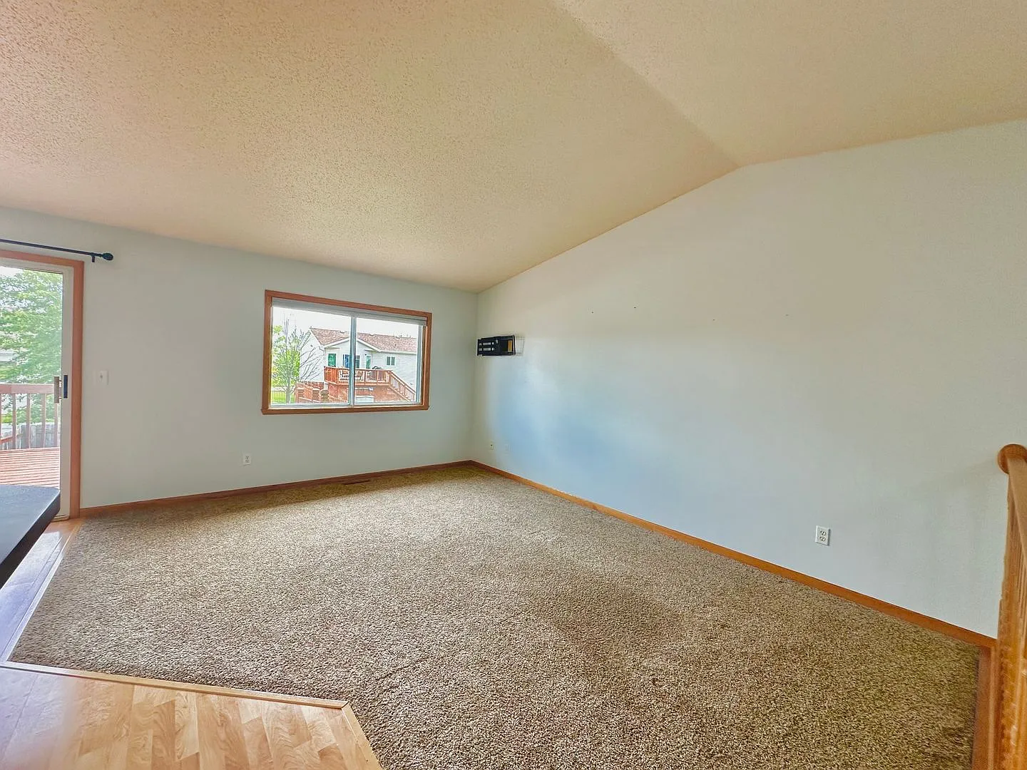 3 Bed, 2 Bath Twinhome! — Photo 4
