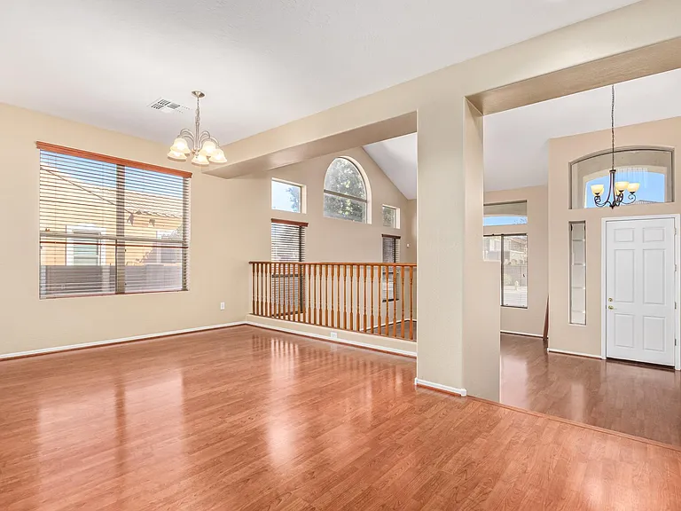504 N Swallow Ln — Photo 17