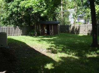 911 Hemlock St, Deerfield, IL 60015