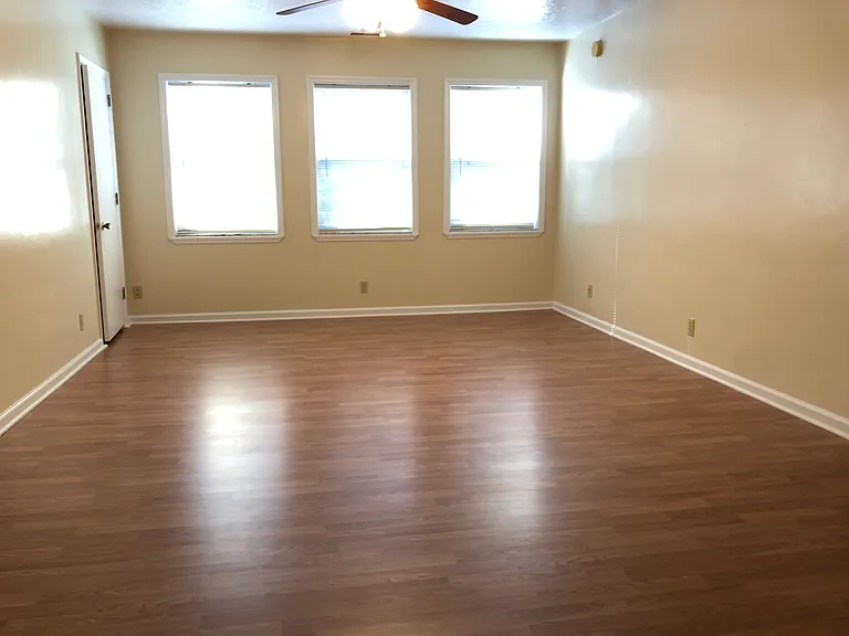 1044 Bridge Rd — Photo 3