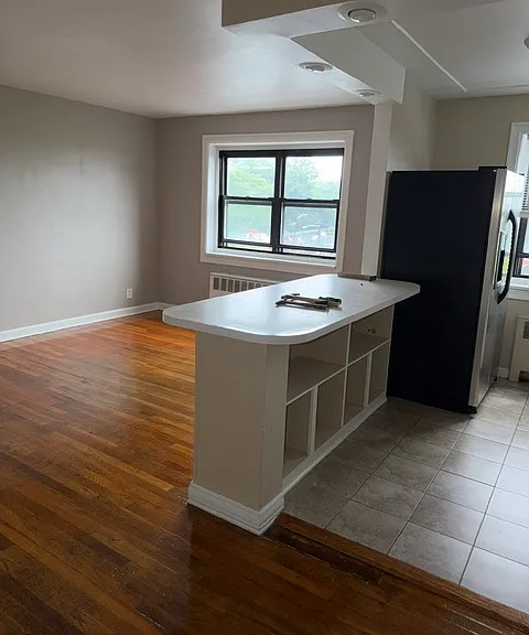 2334 Hudson Ter #C6 — Photo 1