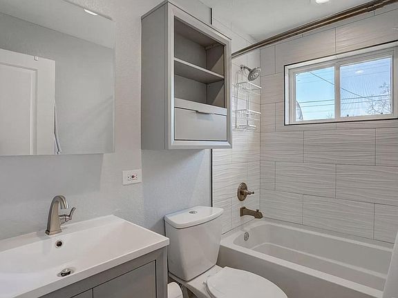 5th image of 4044 W 77th Pl