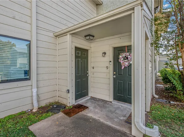 4513 Carter Creek Pkwy APT 5, Bryan, TX 77802