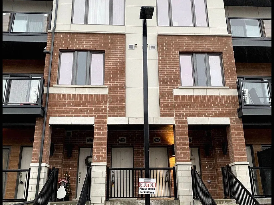 25 Isherwood Ave W #92
