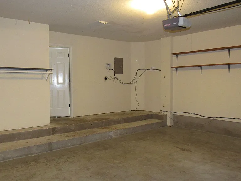 2033 Creole Dr — Photo 13