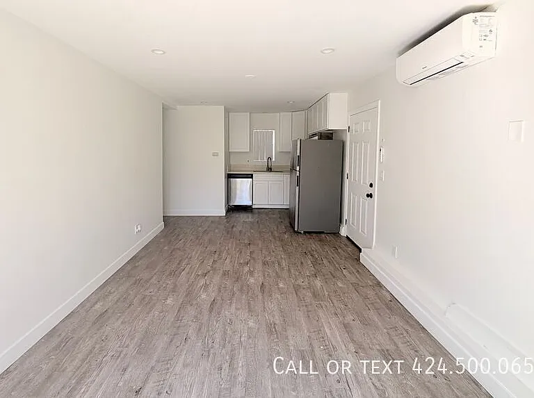 10514 1/4 S Vermont Ave — Photo 2