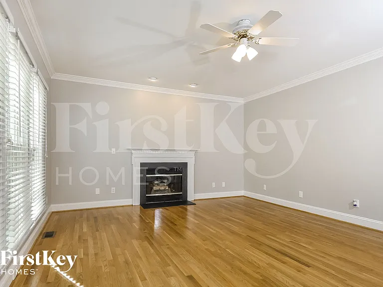 11 Stonebury Ct — Photo 4