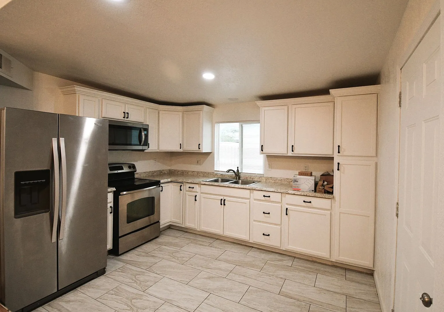 3107 W Granada Rd — Photo 2