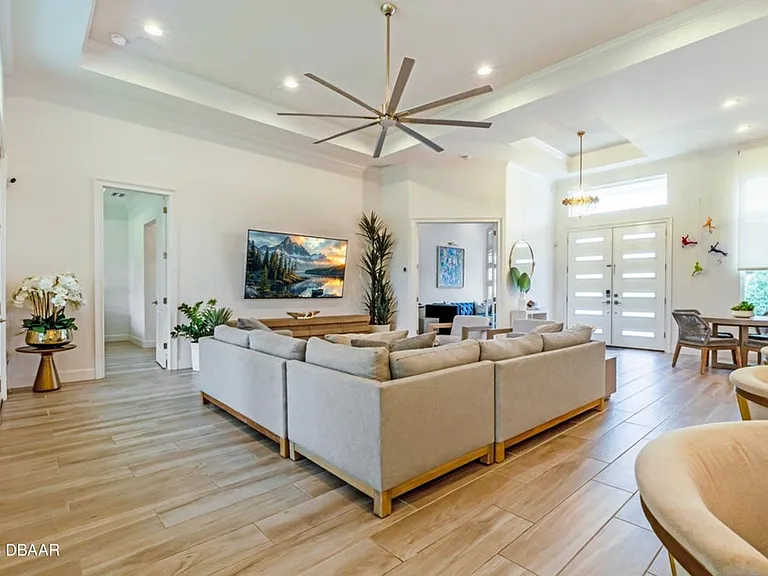 2426 Hyatt Creek Ln — Photo 10