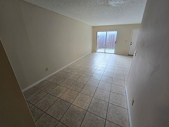 5th image of 5111 SE 29th St APT C