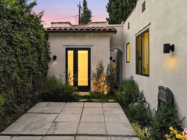 9001 Rosewood Ave — Photo 37