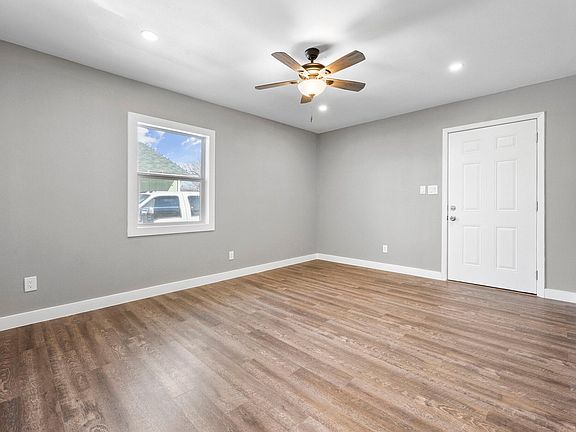 2nd image of 2121 Wagner Ave #A