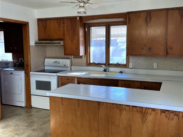 207 1st St NE, Rake, IA 50465