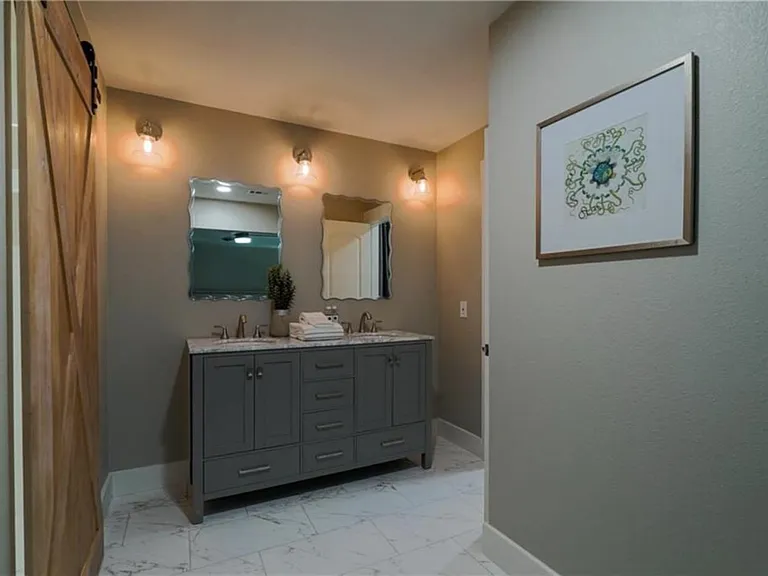 4704 Woodside Dr — Photo 12