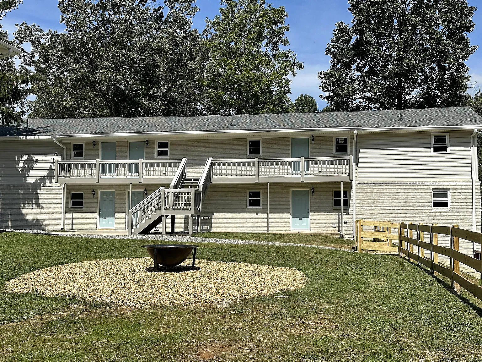2 bed, 950 sqft, $1,650 — Photo 1