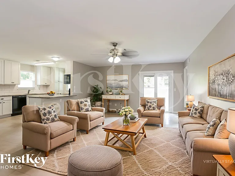 1047 Cove Landing Dr — Photo 4