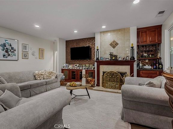 5th image of 106 E 36th St