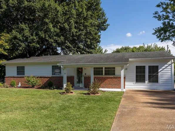 246 Howard Dr, Ballwin, MO 63021