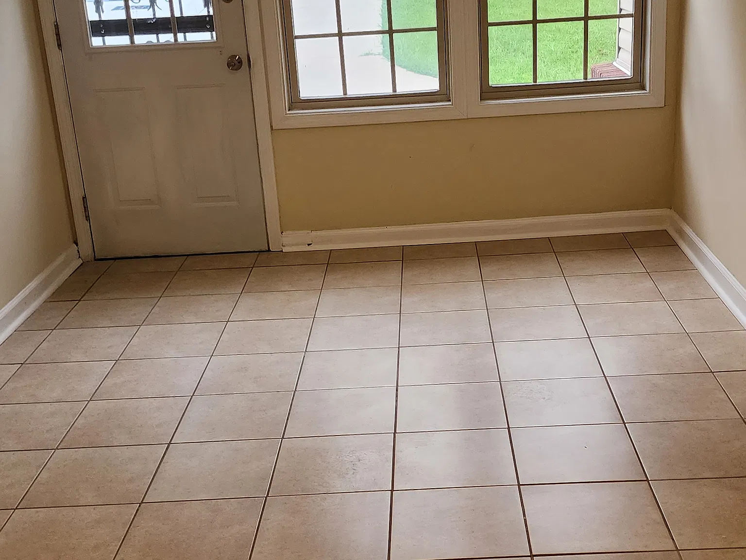 4 bed, 1900 sqft, $2,100 — Photo 3