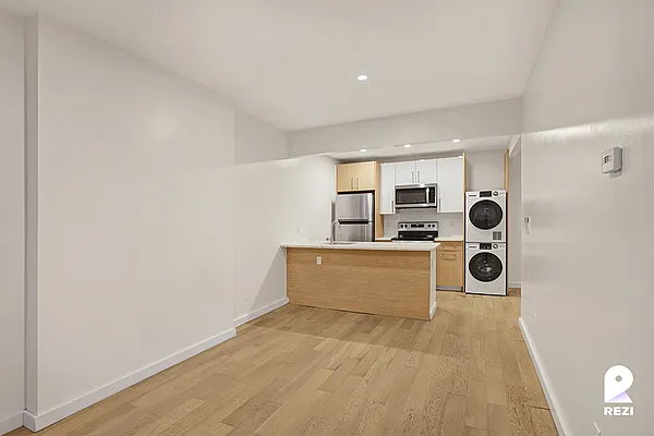 Rented by REZI | media 13