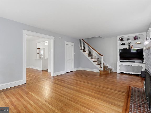4th image of 7811 Linden Rd