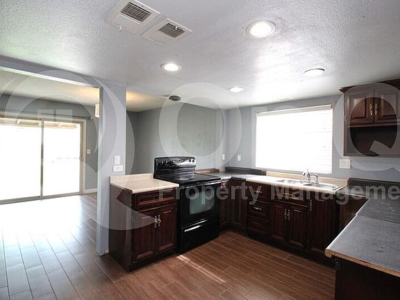 5th image of 939 S 35th Pl