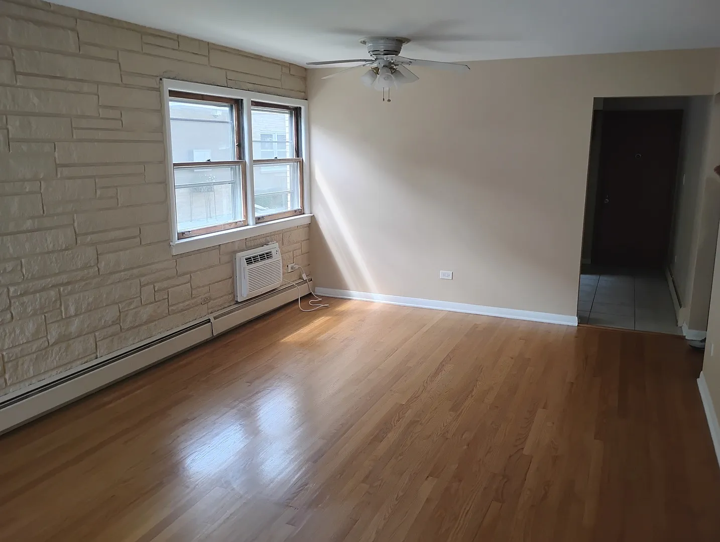 2 bed, 950 sqft, $1,750 — Photo 4