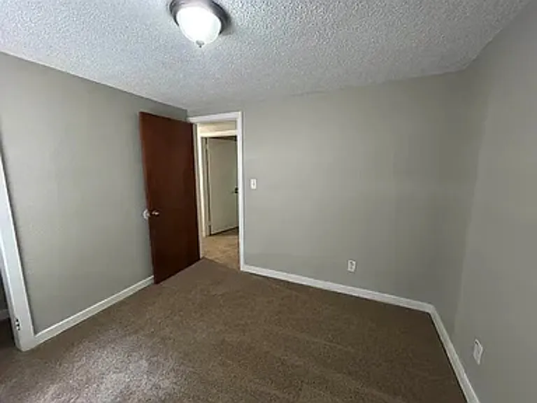 4807 Center Dr — Photo 9