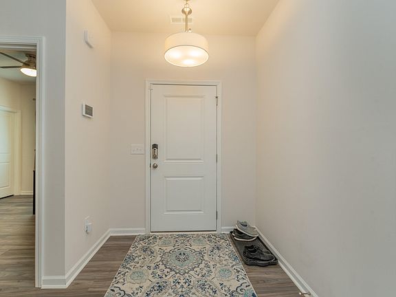 5th image of 133 Luxborough Ct