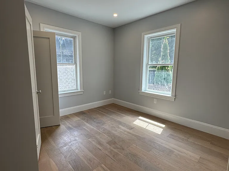 51 Fairbanks St #10 — Photo 8