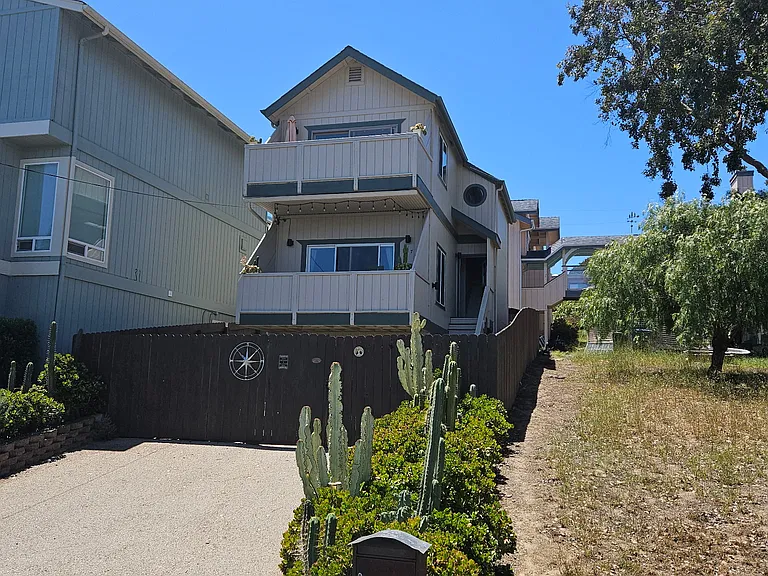 1745 Arliss Dr — Photo 3
