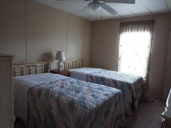5th image of 816 Village Dr