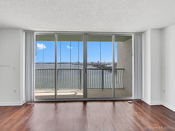 4th image of 1752 N Bayshore Dr #35A