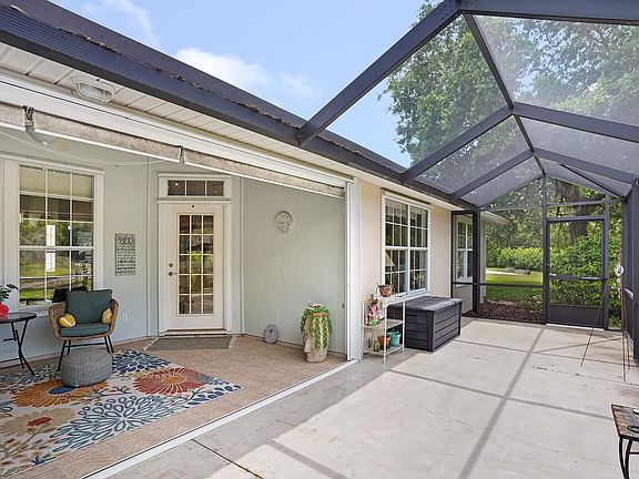 3rd image of 120 Summerhill Cir