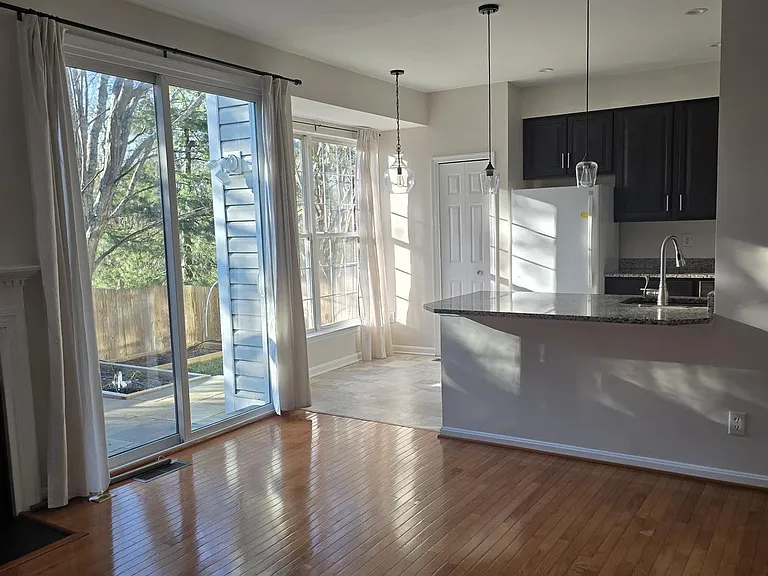 20323 Swallow Point Rd — Photo 2