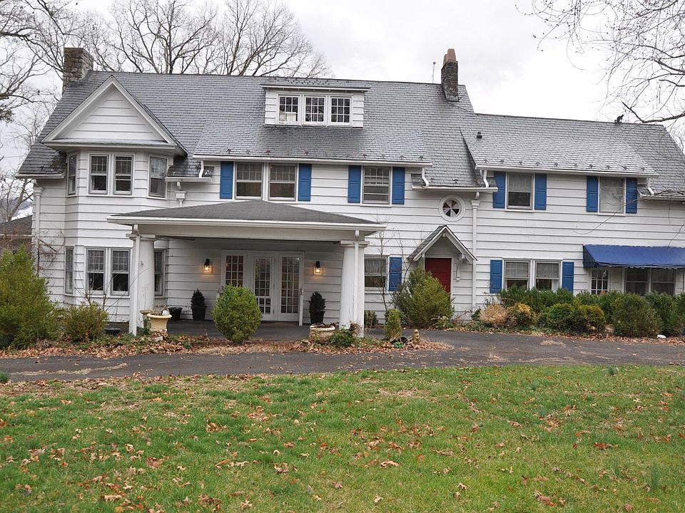 1st image of 815 White Oak Dr