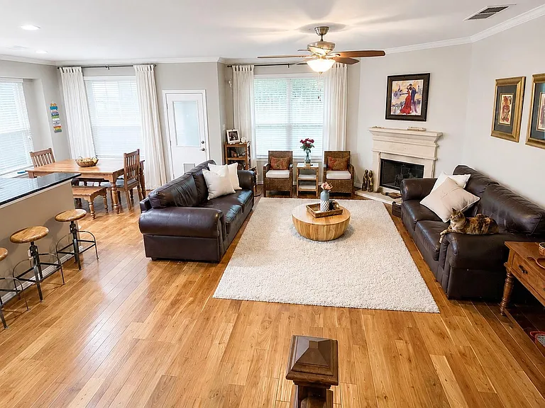 110 N Hawkhurst Cir — Photo 3