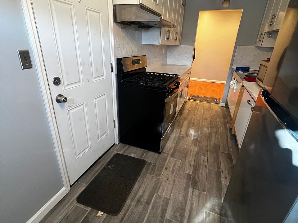 1st image of 14427 28th Ave #1