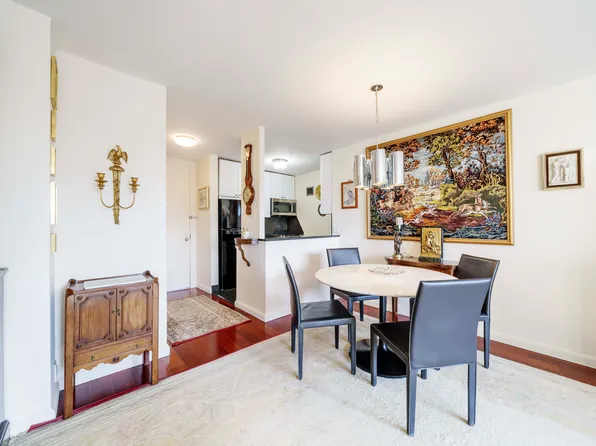 30 West 61st Street image 3 of 5