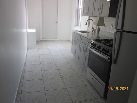 3rd image of 23 Suydam St #3