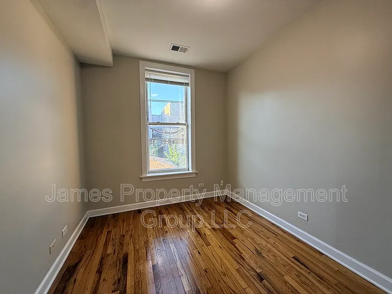 2 bed, 1.0 bath, 900 sqft, $1,999 — Photo 4