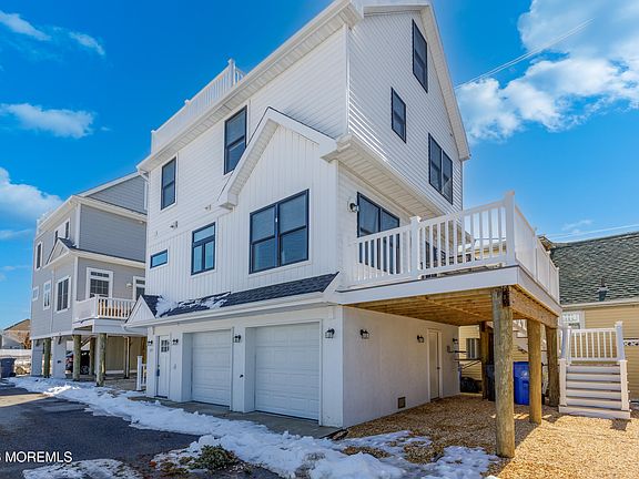 3rd image of 155 W Atlantic Way